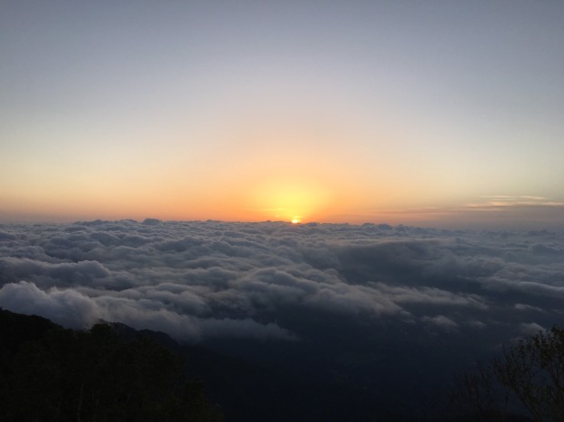 山頂からの朝日